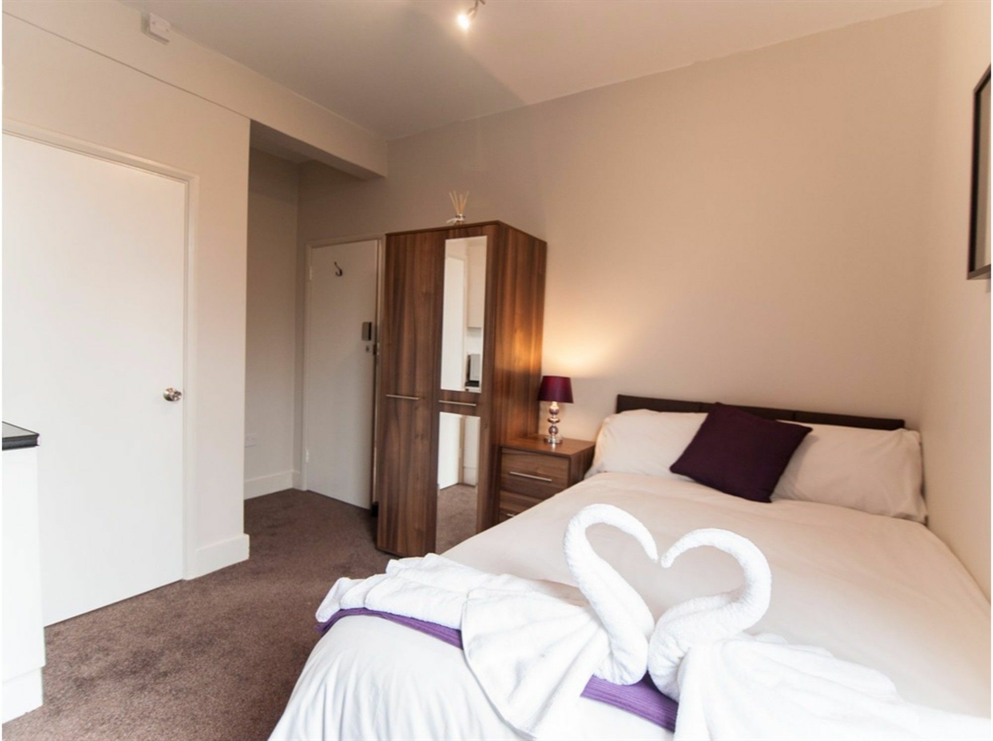 Vision Suites Harrow Bagian luar foto