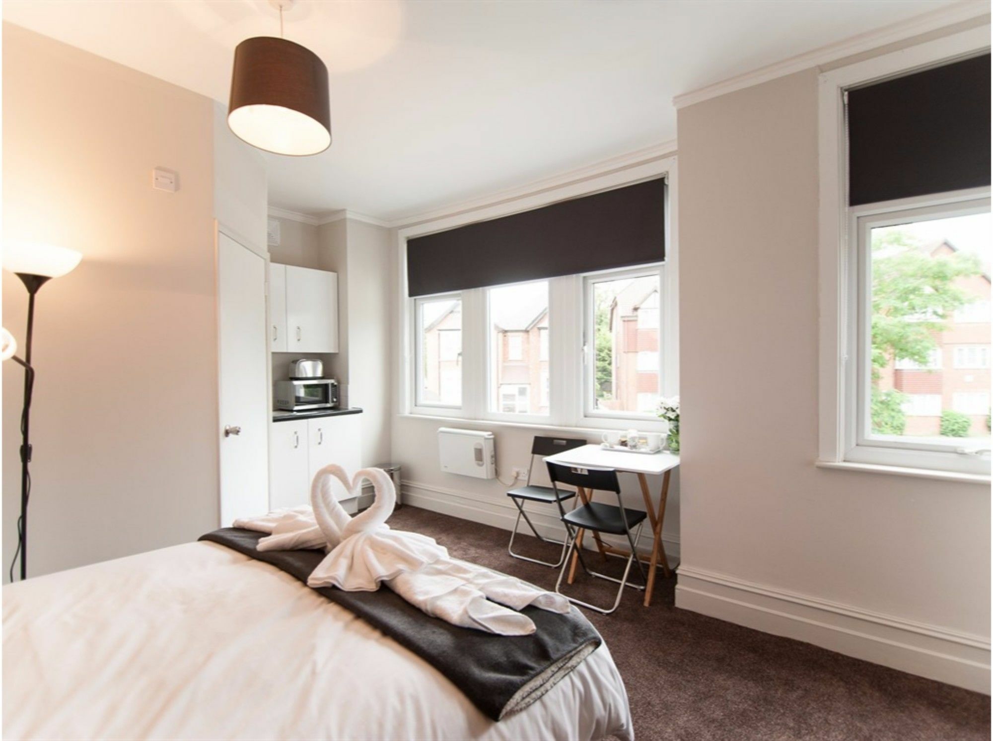 Vision Suites Harrow Bagian luar foto